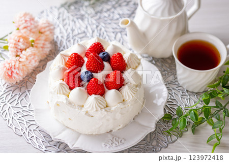 かわいいイチゴケーキ かわいいイチゴケーキ 123972418