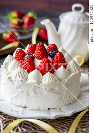 かわいいイチゴケーキ かわいいイチゴケーキ 123972429