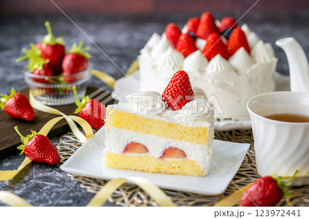 かわいいイチゴケーキ 123972441