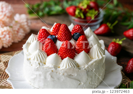 かわいいイチゴケーキ 123972463