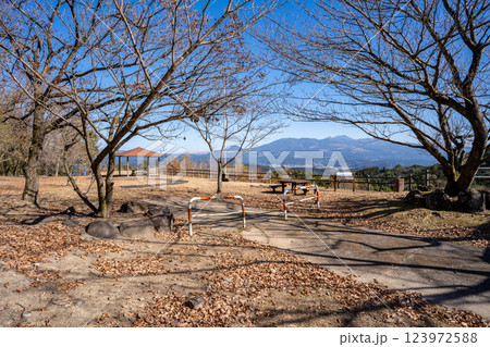 陣ノ岡から見る霧島連山の風景(湧水町) 陣ノ岡から見る霧島連山の風景(湧水町) 123972588
