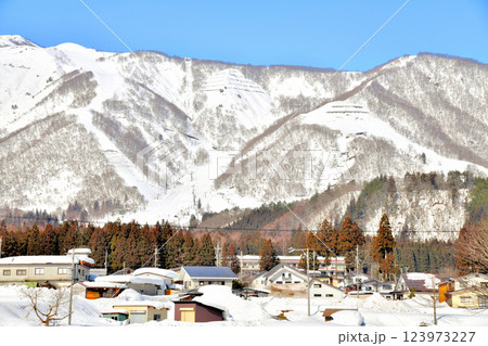 白馬五竜スキー場方面を望む(長野県白馬村)【2025.3】 白馬五竜スキー場方面を望む(長野県白馬村)【2025.3】 123973227
