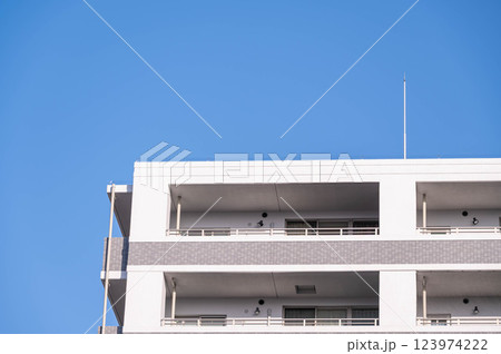 青空とマンション 青空とマンション 123974222