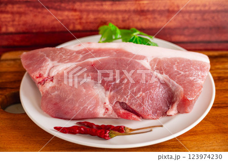 豚ロース肉 123974230