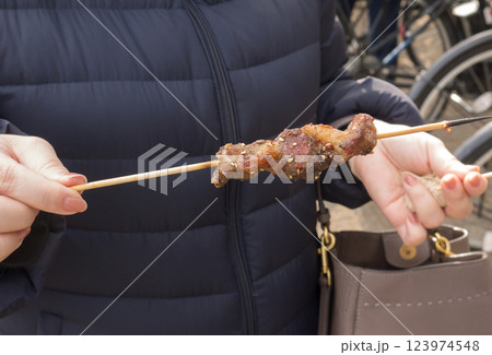 ラム肉の串焼き 食べ歩き ラム肉の串焼き 食べ歩き 123974548