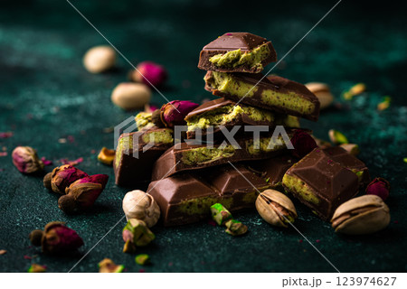 Dubai chocolate with kadayif pistachio filling 123974627