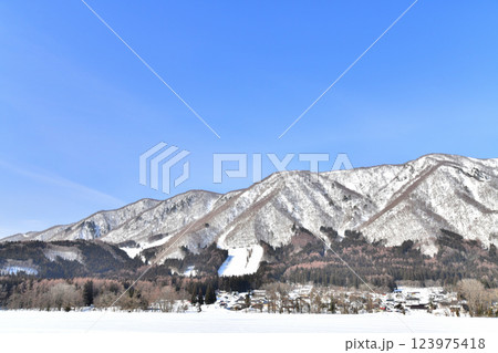 長野県白馬村の風景／白馬さのさかスキー場方面を望む(長野県白馬村)【2025.3】 123975418