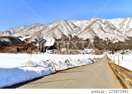 長野県白馬村の風景／白馬さのさかスキー場方面を望む(長野県白馬村)【2025.3】 123975941