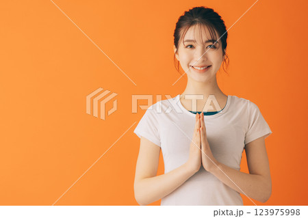 ホットヨガイメージ 123975998