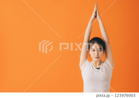 ホットヨガイメージ ホットヨガイメージ 123976003