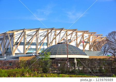 《愛知県》名古屋市 春の名城公園フラワープラザとIGアリーナ 《愛知県》名古屋市 春の名城公園フラワープラザとIGアリーナ 123976989