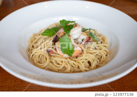 お洒落なイタリア料理 イタリアン レストラン スパゲッティ パスタ お洒落なイタリア料理 イタリアン レストラン スパゲッティ パスタ 123977136