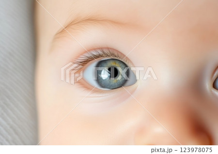 Fresh Life in a Newborn's Eyes 123978075