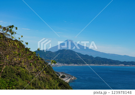 薩埵峠から望む富士山と駿河湾の絶景:静岡の名所 薩埵峠から望む富士山と駿河湾の絶景:静岡の名所 123978148