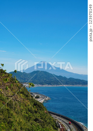薩埵峠から望む富士山と駿河湾の絶景:静岡の名所 薩埵峠から望む富士山と駿河湾の絶景:静岡の名所 123978149