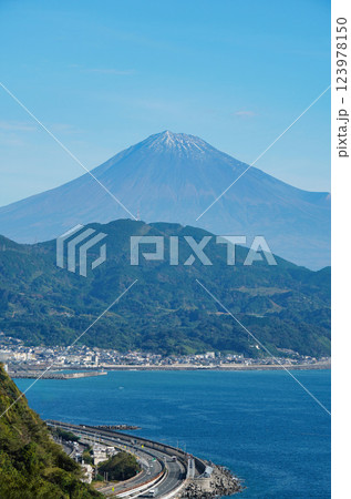 薩埵峠から望む富士山と駿河湾の絶景：静岡の名所 123978150