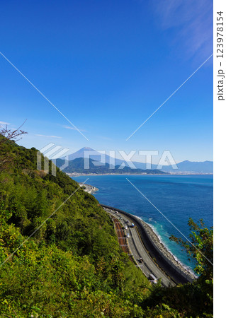 薩埵峠から望む富士山と駿河湾の絶景:静岡の名所 薩埵峠から望む富士山と駿河湾の絶景:静岡の名所 123978154
