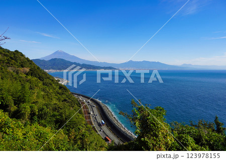 薩埵峠から望む富士山と駿河湾の絶景:静岡の名所 薩埵峠から望む富士山と駿河湾の絶景:静岡の名所 123978155