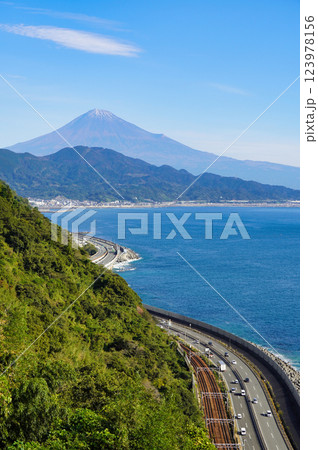 薩埵峠から望む富士山と駿河湾の絶景：静岡の名所 123978156