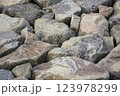 敷き詰められた石 123978299
