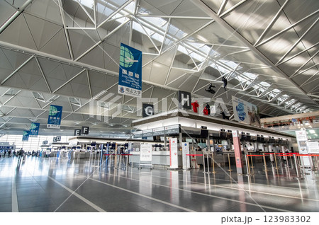 中部国際空港セントレア《国際線チェックインカウンター》 123983302