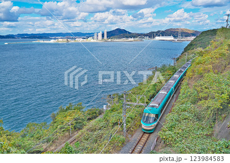 【紀州路を走る 特急くろしお 283系】 撮影場所:和歌山県海南市下津町塩津 【紀州路を走る 特急くろしお 283系】 撮影場所:和歌山県海南市下津町塩津 123984583