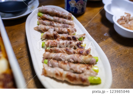 日本の岡山県の一般家庭のホームパーティーの美味しい料理 日本の岡山県の一般家庭のホームパーティーの美味しい料理 123985846