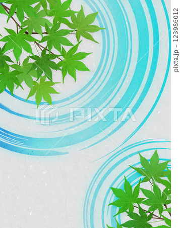 新緑のモミジと水紋のイラストフレーム背景素材 123986012