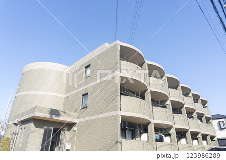 集合住宅　ベランダ　小規模マンション 123986289