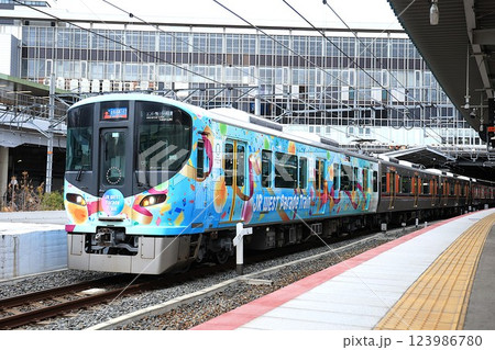 【JR西日本】323系 臨時「エキスポライナー」（梅田貨物線：新大阪駅） 123986780