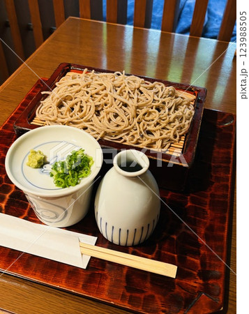 ランチはざる蕎麦で胃休め　最後はそばつゆで！ 123988505