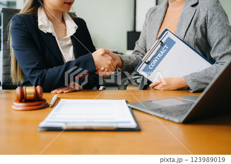 Consultation between a male lawyer and business customer, handshake after good deal agreement, Law and Legal Consultation between a male lawyer and business customer, handshake after good deal agreement, Law and Legal 123989019