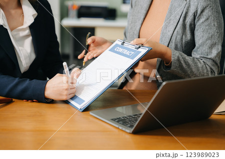 Consultation between a male lawyer and business customer, handshake after good deal agreement, Law and Legal Consultation between a male lawyer and business customer, handshake after good deal agreement, Law and Legal 123989023