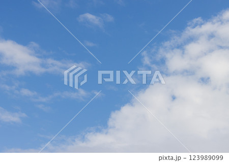 青い空と白い雲 青い空と白い雲 123989099