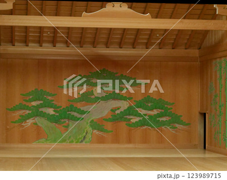 名古屋能楽堂 能舞台鏡板 123989715