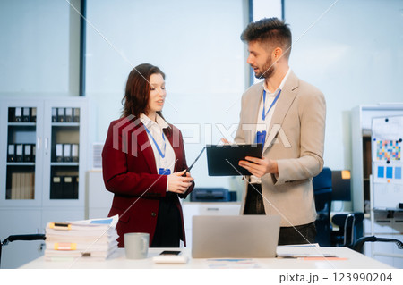 Those who work hard, win in the conference room new startup project 123990204