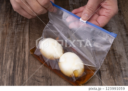 味付け卵を作る工程 味付け卵を作る工程 123991059