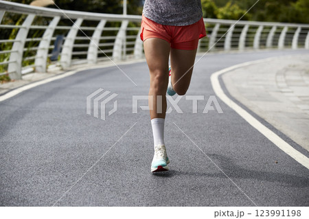 asian woman running outdoors asian woman running outdoors 123991198
