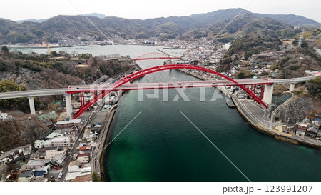 音戸の瀬戸【音戸大橋・第二音戸大橋・伝清盛塚】ドローン空撮_KONDB_014 123991207