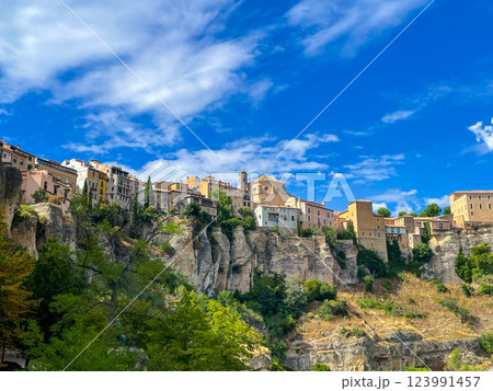 スペイン　歴史的城塞都市クエンカ 123991457
