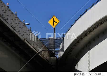 道路標識合流Y表示 道路標識合流Y表示 123993009