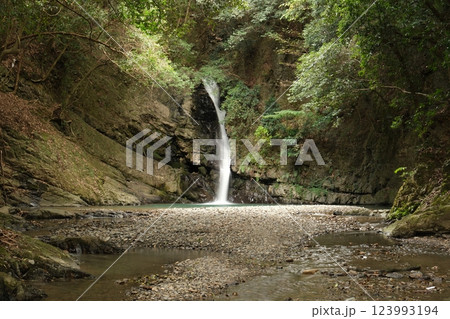 鮎返りの滝（香川県三豊市財田町） 123993194