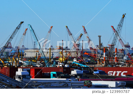 新木場工事クレーンの大群04 123993787