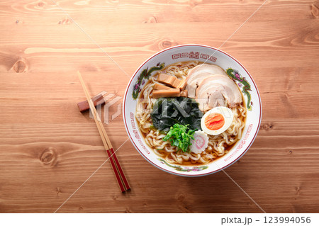 わかめラーメン （醤油味） 123994056