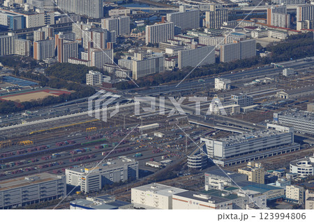 空から見た大井車両基地と東京貨物ターミナル 空から見た大井車両基地と東京貨物ターミナル 123994806