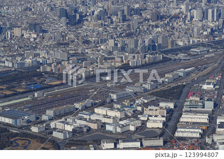 空から見た大井車両基地と東京貨物ターミナル 空から見た大井車両基地と東京貨物ターミナル 123994807