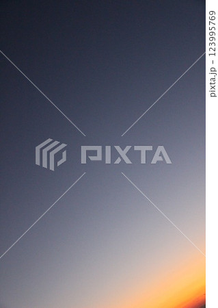 『空の色』HIKARI #自然 トワイライト 背景素材 #SDGs 光 素材 グラデーション 背景 『空の色』HIKARI #自然 トワイライト 背景素材 #SDGs 光 素材 グラデーション 背景 123995769