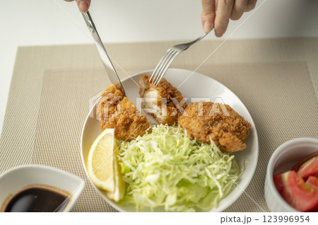 ホタテフライフォークとナイフ ホタテフライフォークとナイフ 123996954