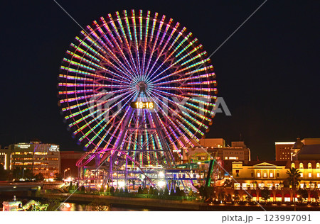 横浜みなとみらいの夜景　大観覧車 123997091