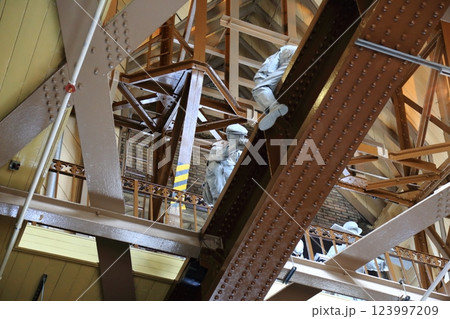 タワーブリッジの内部 123997209